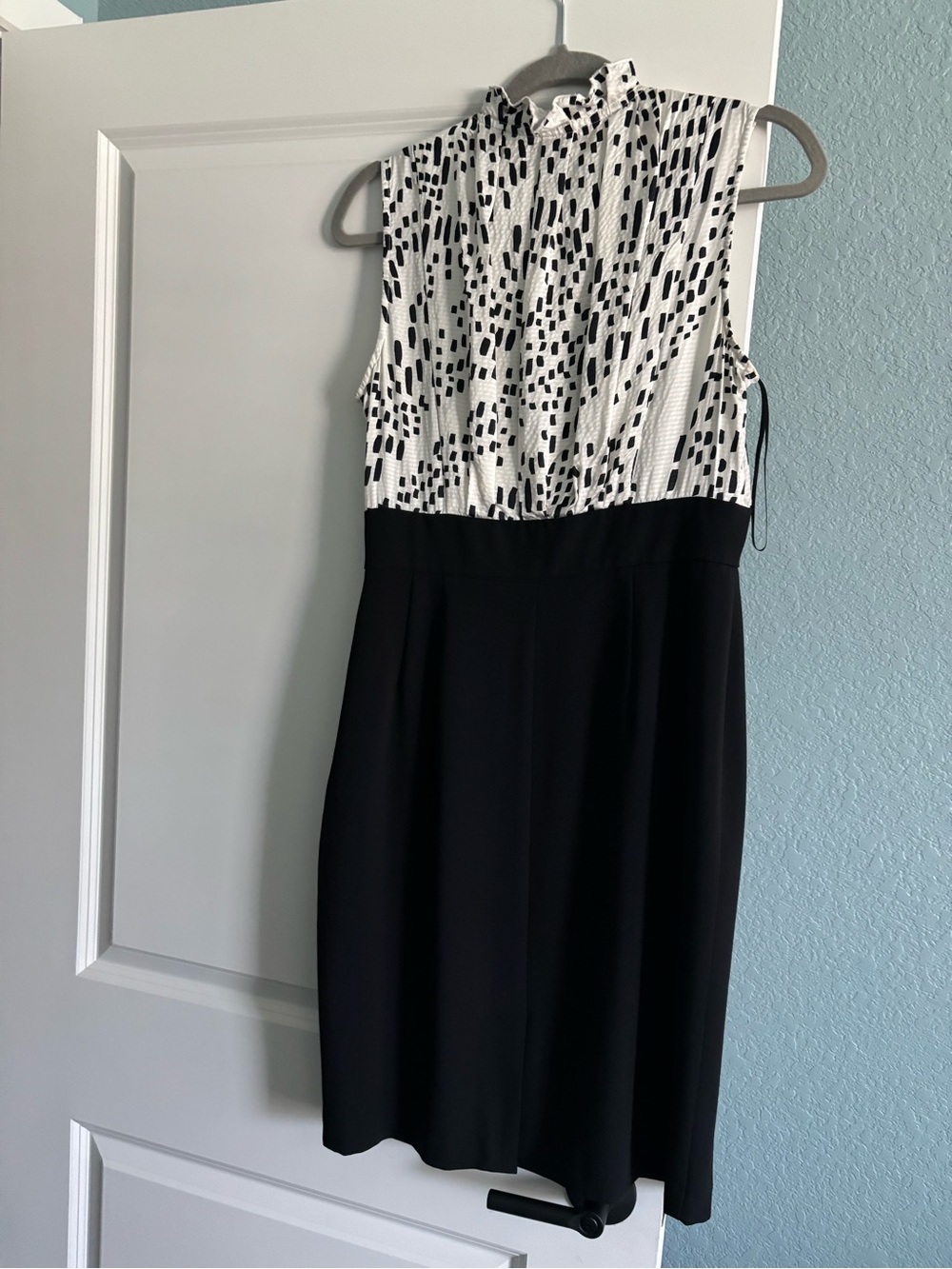 White House Black Market Sleeveless Black & White Patterned Women's Dress
